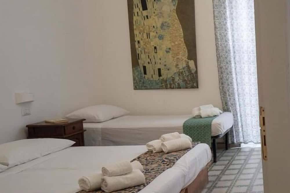 Entire apartment, Eirene 2 apartment in the historic center in Tropea, Vibo Valentia Province