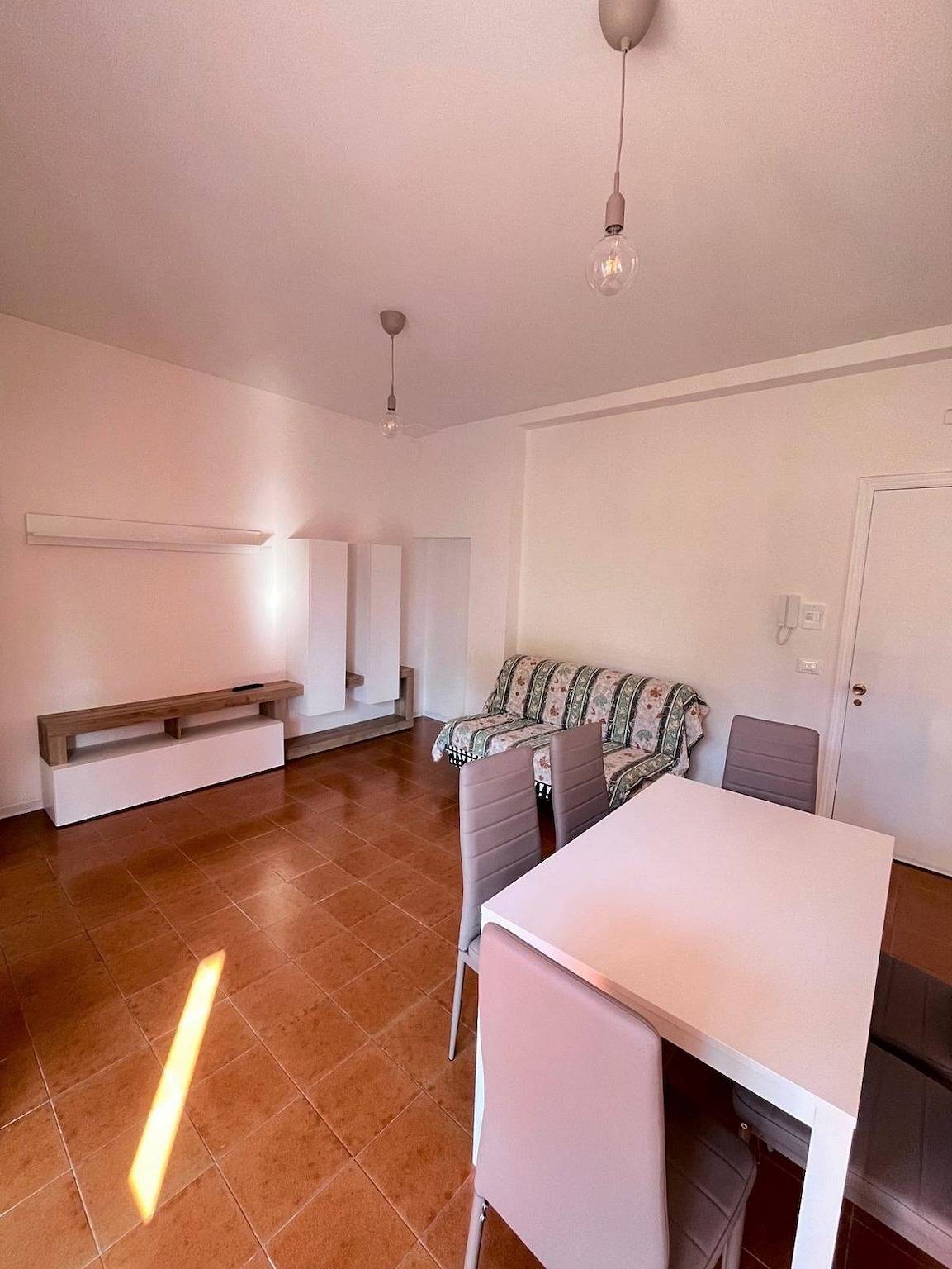 Ganze Wohnung, Ferienwohnung für 6 Personen mit Terrasse in Sirolo, Riviera del Conero
