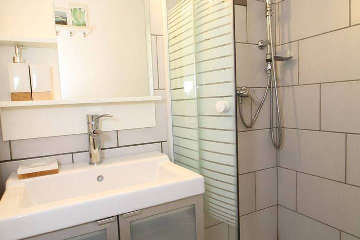 Gîte pour 2 personnes, avec terrasse dans Port De Balaruc Les Bains - 3