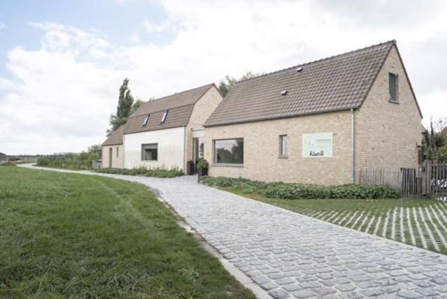 Location de vacances pour 10 personnes, avec Terrasse ainsi que Jardin et Vue dans Polincove