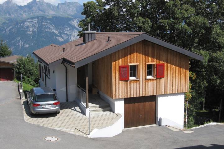 Ganze Ferienwohnung, Haus Ahorn - 4.5 Zimmerwohnung Bad/Dusche/Balkon in Flumserberg, Flums