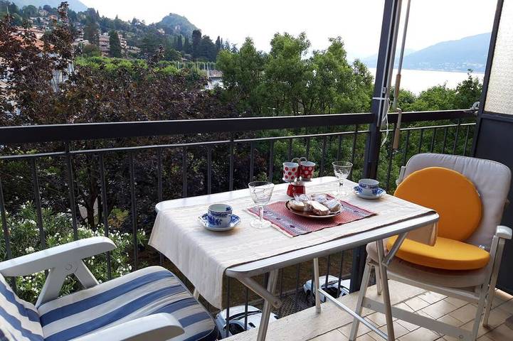 Ferienwohnung für 5 Personen, mit Balkon und Garten in Porto Valtravaglia
