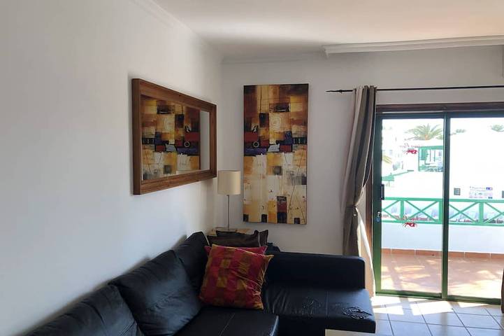 Apartamento entero, Apartamento moderno de un dormitorio situado a 100 metros de la playa. in Puerto del Carmen, Tías