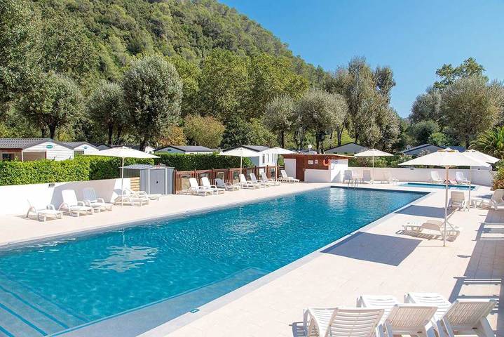 Camping pour 4 personnes, avec bassin pour enfant dans les Alpes maritimes - 2