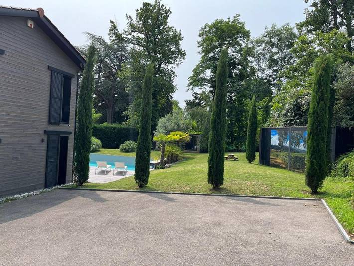 Location de vacances pour 10 personnes, avec jardin ainsi que piscine et jacuzzi à Chaponost - 4