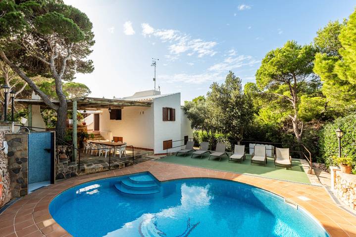 Ferienhaus für 9 Personen, mit Terrasse und Garten in Cala Morell