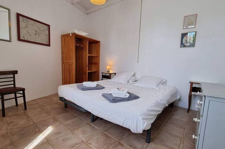 Location de vacances pour 3 personnes, avec piscine et jardin à Saint-Just-Luzac - 3