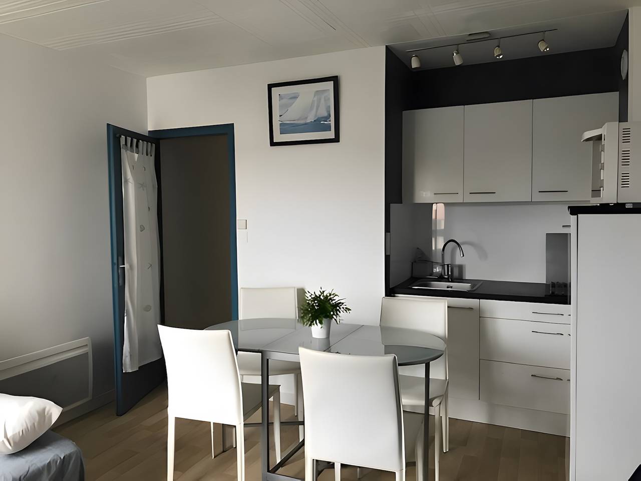 Studio entier, Appartement 'À 50 M. De La Plage' in Saint-Jean-de-Monts, Vendée