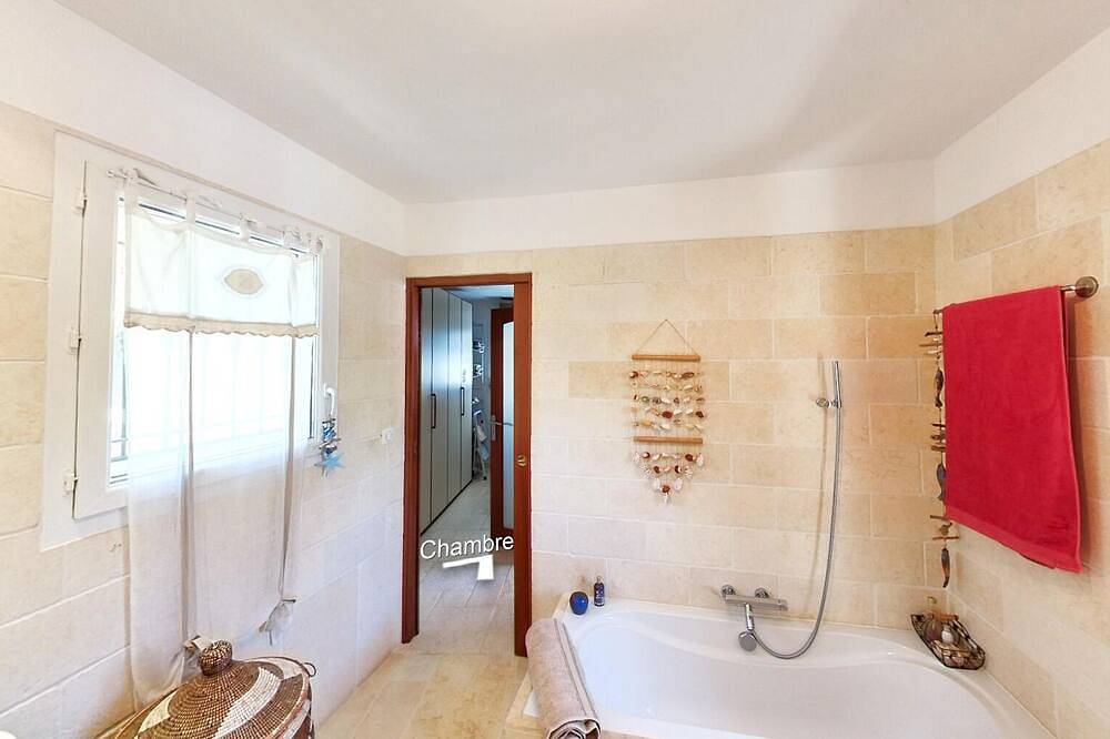 Location suite avec salle de bain piscine terrasse jardin au calme in Flayosc, Région de Draguignan