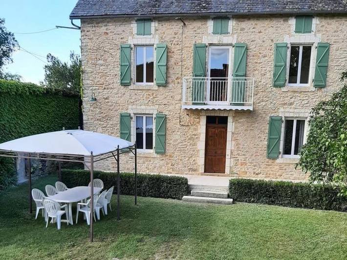 Villa pour 8 personnes, avec balcon et piscine, adapté aux familles dans le Lot
