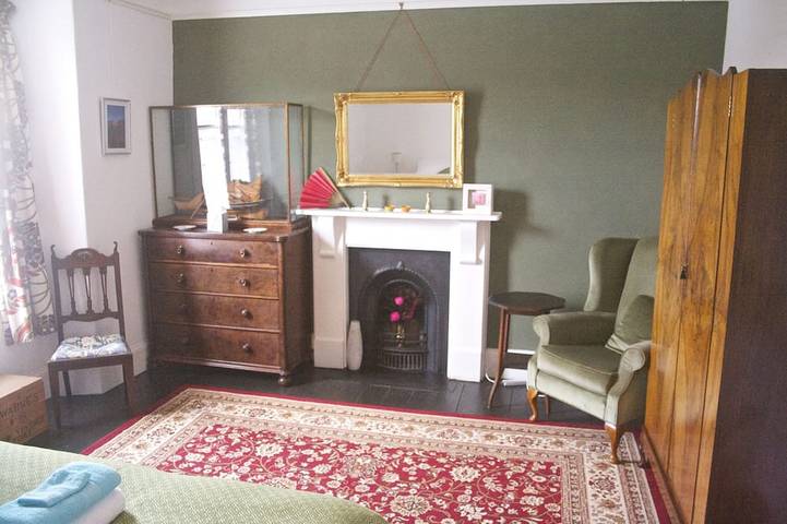 Luxurious, spacious, sunny town house 3 mins walk to the sea. in Penzance, Cornwall