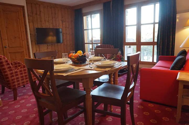 Appartement de vacances pour 4 personnes, avec sauna et piscine ainsi que balcon et jacuzzi