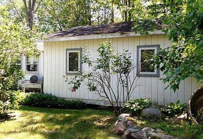 Log cabin for 9 people, with terrace and garden in Michigan