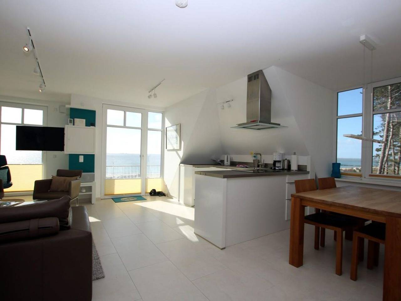 Ganze Ferienwohnung, Stockmannsweg 14, Whg.4  Haus am Meer - Ferienwohnung mit 3- Zimmern, ca. 80m² im 1. Og mit Blick auf Meer und Strand. in Wyk auf Föhr (Stadt), Wyk auf Föhr