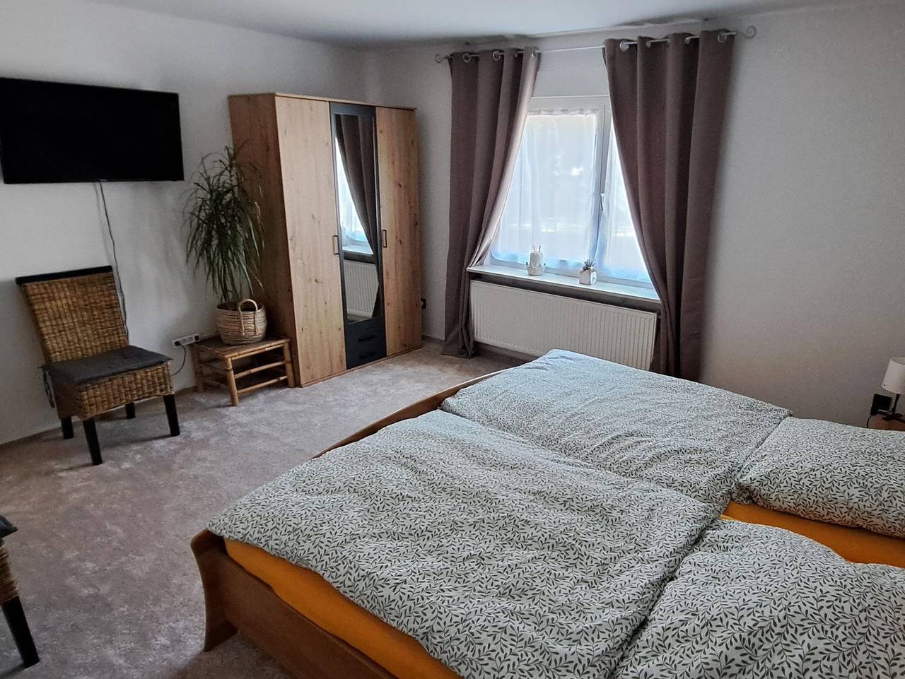 Ganze Ferienwohnung, Ferienwohnung Ilona - Appartement/Fewo, Dusche, Wc, 2 Schlafräume in Erfweiler, Pfalz