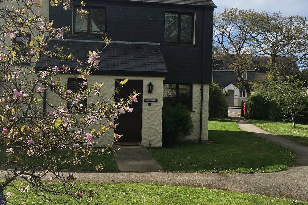 Woodpeckers, a comfortable modern house, set in beautiful, tranquil gardens. in Cornualles