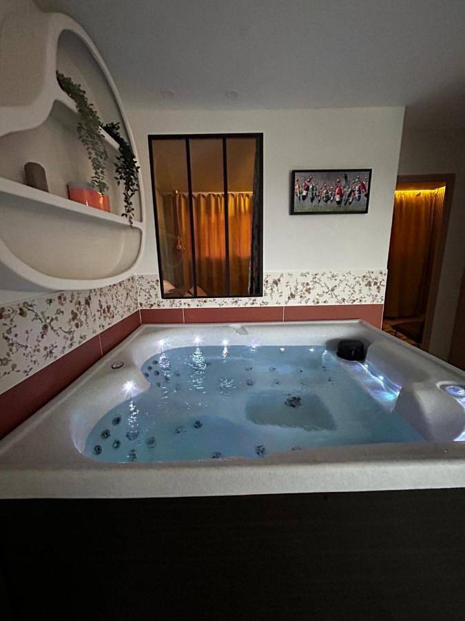 Chambre d’hôte pour 2 personnes, avec jacuzzi et terrasse ainsi que piscine et jardin à Sainte-Marie-de-Ré - 3