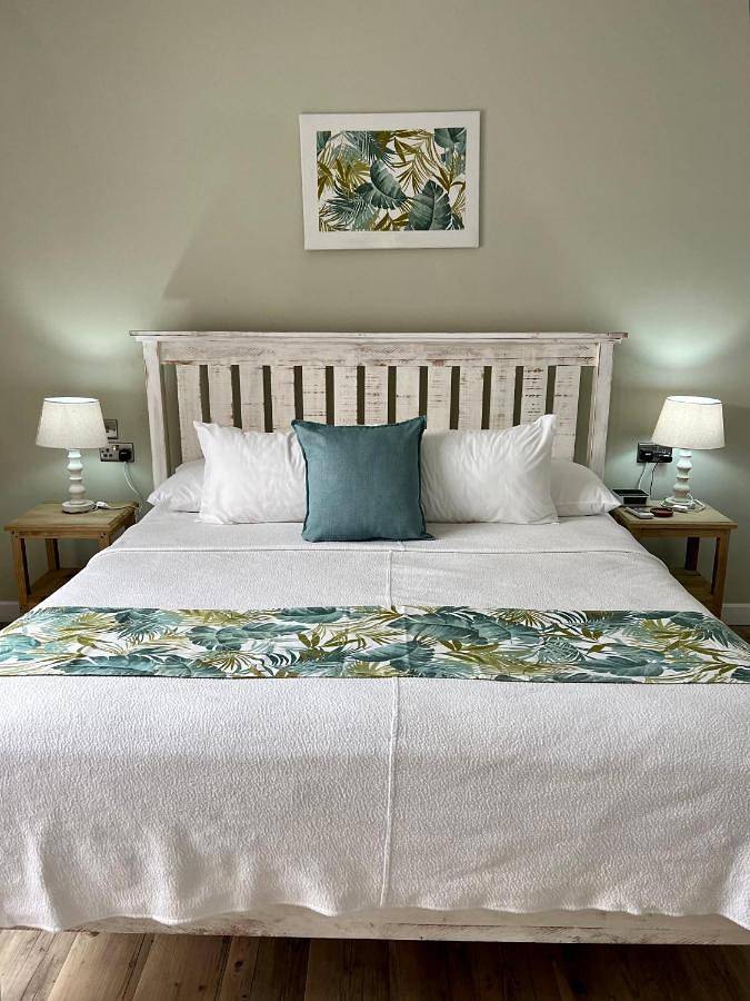 Chambre d’hôte pour 2 personnes, avec terrasse ainsi que jardin et piscine