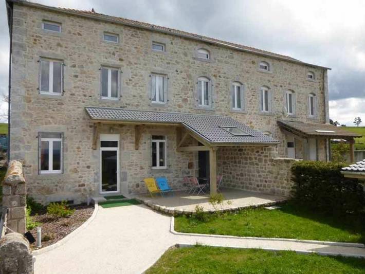 Gîte pour 6 personnes, avec jardin dans Le Mas-de-Tence