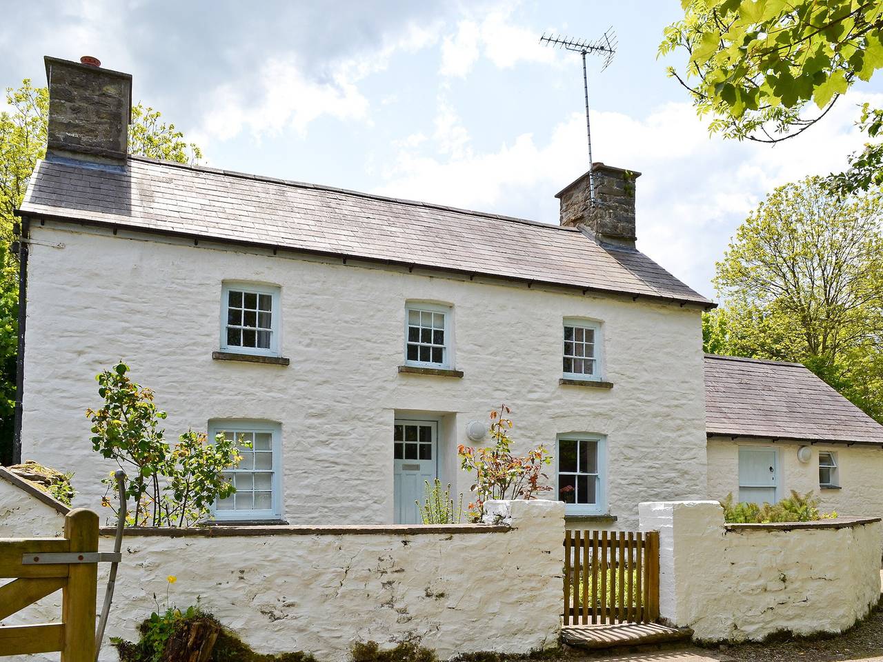 Holiday Rental for 6 People in Ceredigion, Mid-Wales