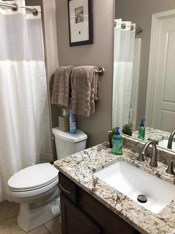 Vacation rental for 8 people, with yard and pool in Osage Beach