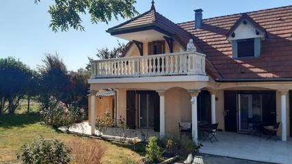 Gîte pour 3 personnes, avec terrasse et jardin ainsi que piscine et vue à Condamine