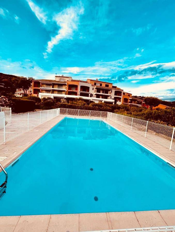 Appartement de vacances pour 4 personnes, avec piscine et balcon