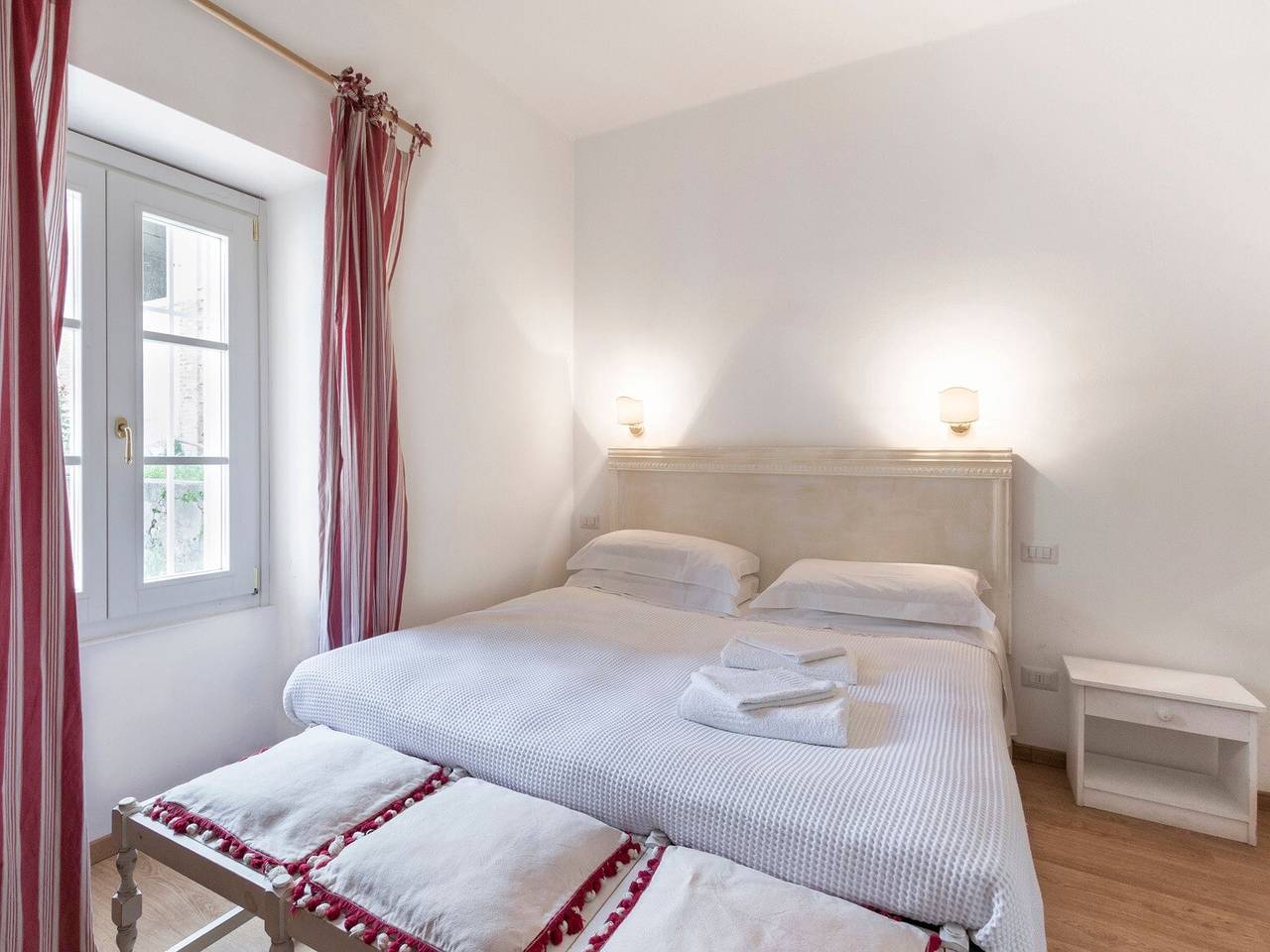 Ganze Wohnung, Ferienwohnung 'Tenuta Naiano Raffaello' mit Gemeinschaftsgarten, Wlan & Klimaanlage in Cavaion Veronese, Gardasee-Berge