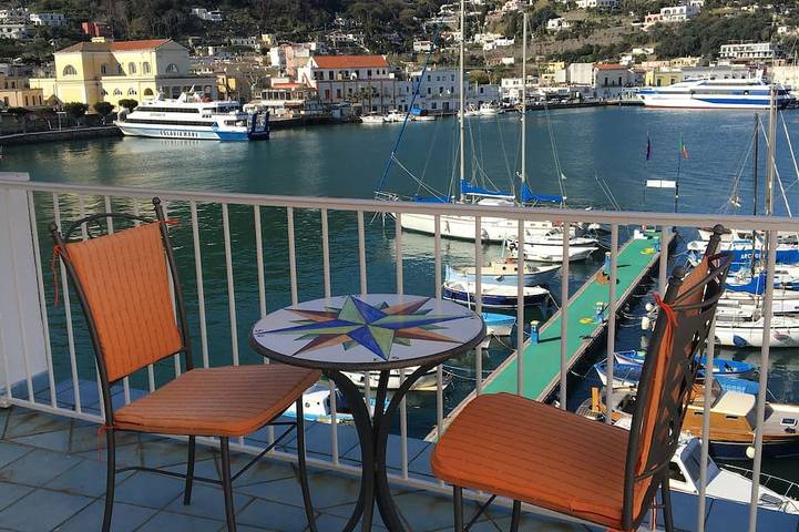 Appartamento per 5 persone, con balcone in Ischia Porto