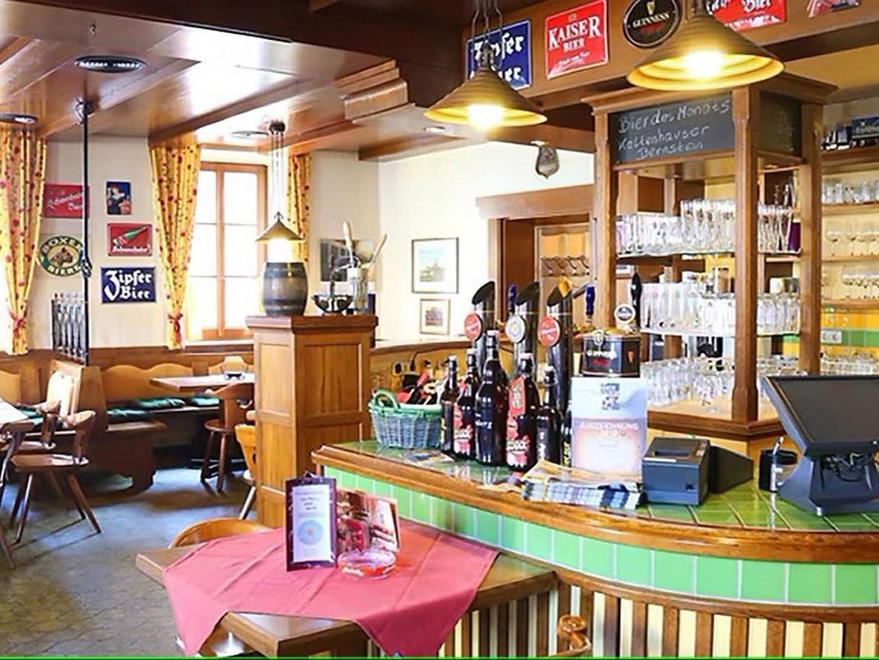 Schwechaterhof - Zweibettzimmer, Dusche oder Bad, Wc, 1 Schlafraum in Steyr, Steyr-Kirchdorf