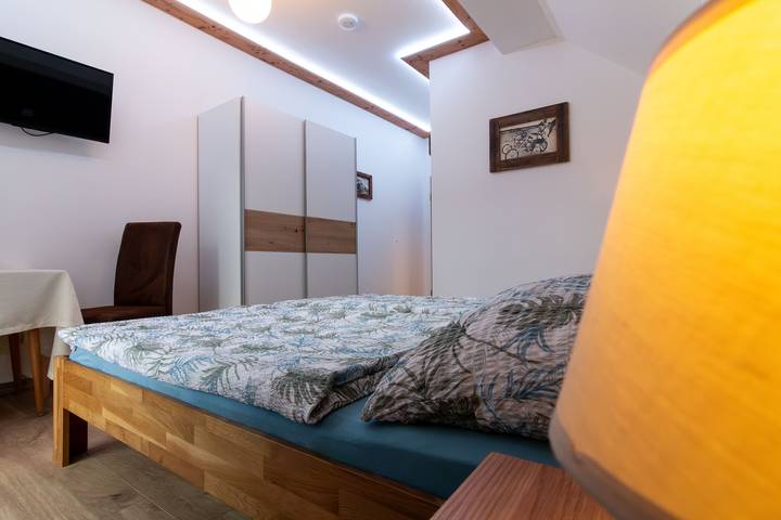Route 145 - Doppelzimmer in Bad Goisern, Dachstein Salzkammergut