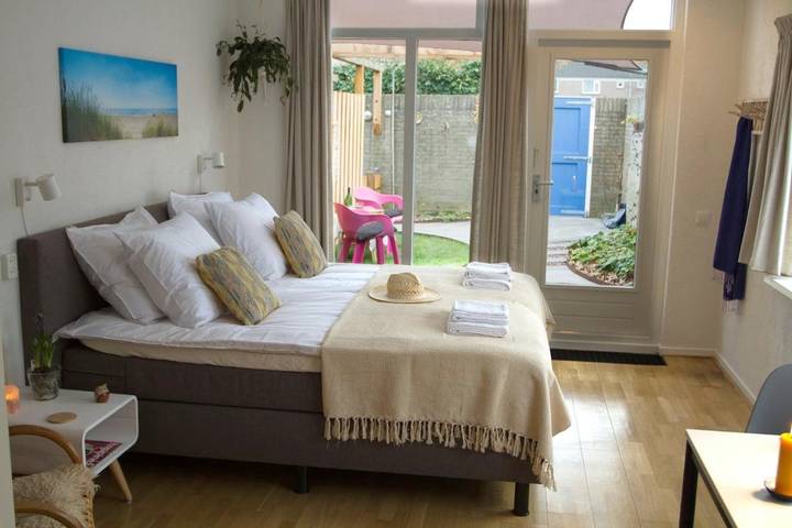 Vakantieappartement voor 2 personen, with Terras and Tuin as well as Uitzicht in Schoorl