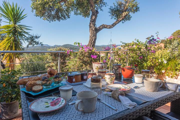 Alojamiento y desayuno para 3 personas, con jardín en Provenza