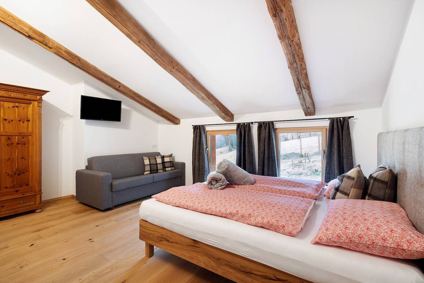 Ganze Wohnung, Ferienwohnung 'Herzleierhof Friedrich Von Rodank' mit Bergblick, Gemeinschaftsgarten und Wi-Fi in Rodeneck, Dolomiti Superski