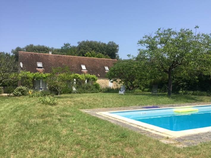 Gîte pour 8 personnes, avec piscine, adapté aux familles à Nadaillac-de-Rouge