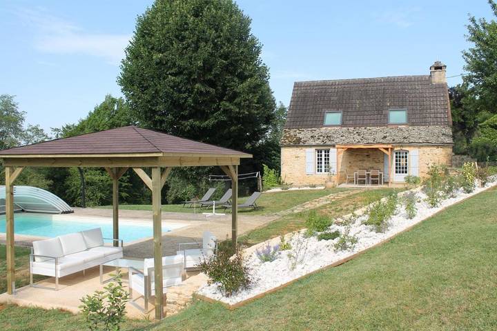 Location de vacances pour 6 personnes, avec piscine ainsi que terrasse et jardin, animaux acceptés à La Chapelle-Aubareil - 2