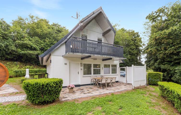 Ferienhaus für 6 Personen, mit Garten und Sauna sowie Seeblick in Hessen