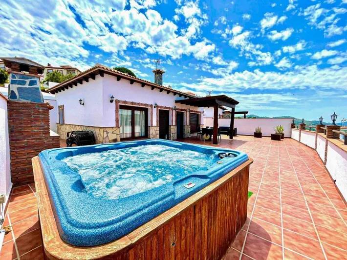 Casa de vacaciones para 4 personas, con jacuzzi además de terraza y piscina - 1