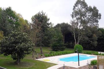 Gîte pour 8 personnes, avec piscine ainsi que jardin et terrasse à Saint-Georges-de-Pointindoux