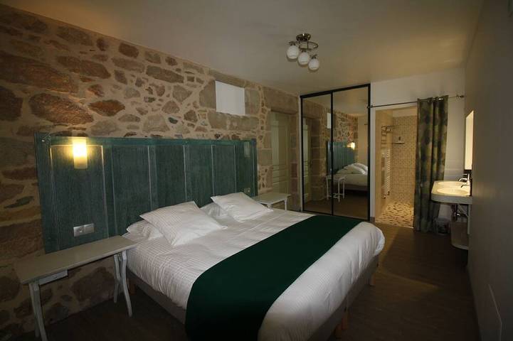 Location de vacances pour 38 personnes, avec balcon et jardin ainsi que jacuzzi et piscine à Saint-Martin-de-Fressengeas - 4