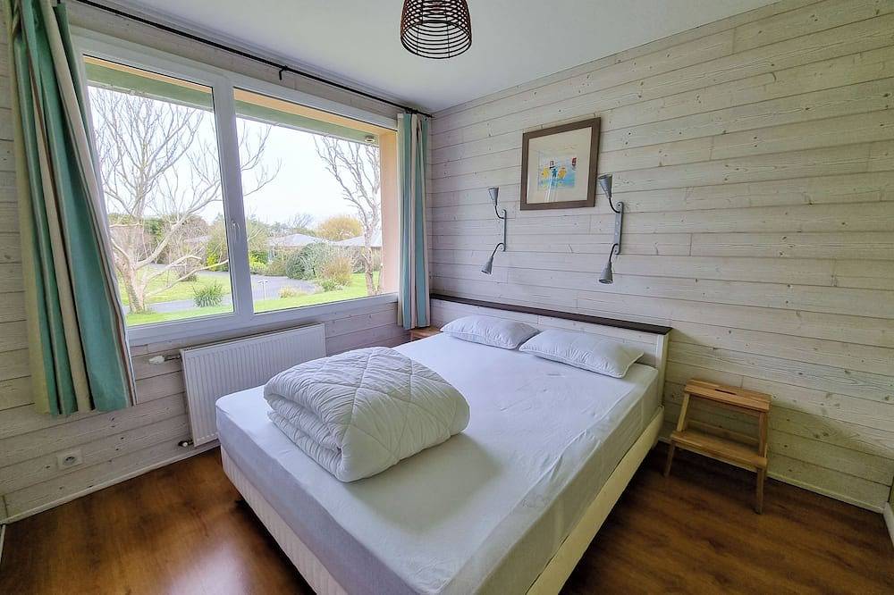 Maison lumineuse 3/4 personnes à 100m de la mer avec piscine in Guissény, Région de Brest