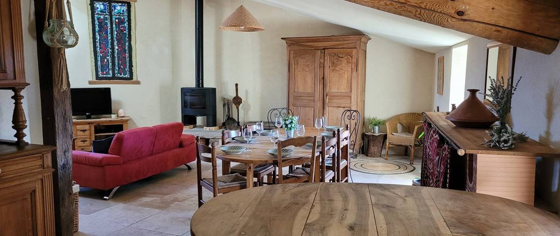 Gîte pour 10 personnes, avec jardin et piscine à Salles-sous-Bois - 2