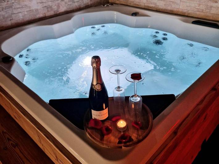 Gîte pour 2 personnes, avec terrasse ainsi que sauna et vue à Ornans - 3