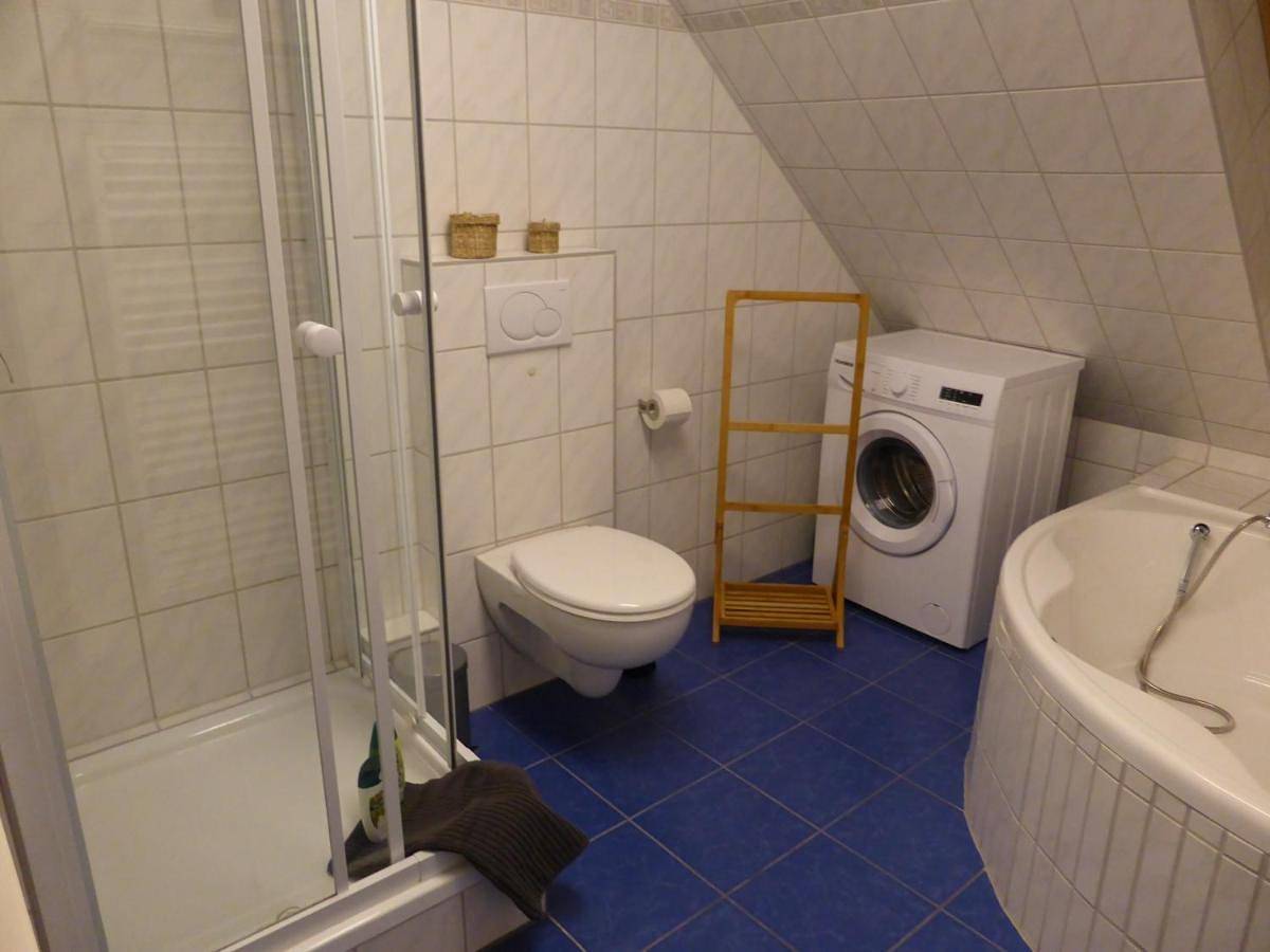 Ganze Wohnung, Two-Bedroom Apartment in Wenigenjena, Jena