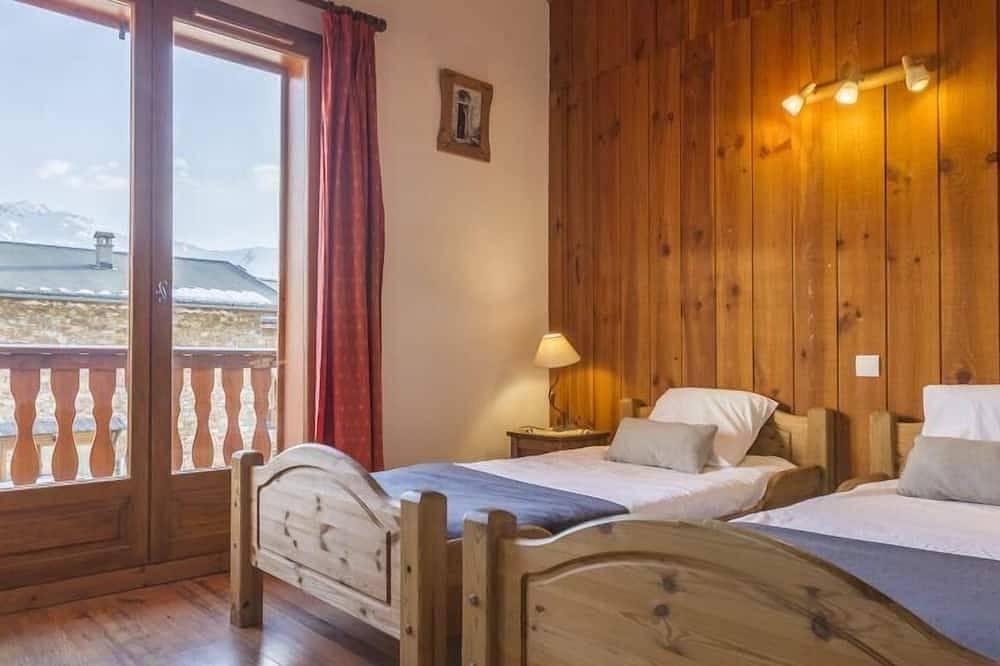 Chalet, sauna, terrace, fireplace or stove, parking, tv, ski locker, 110m² in Saint-Martin-de-Belleville, Les Trois Vallées