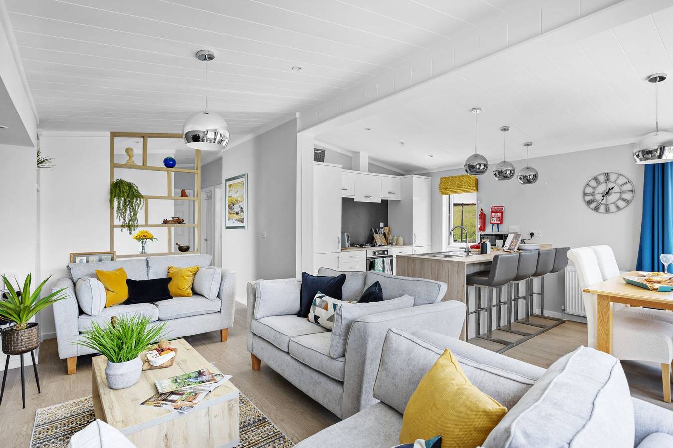 Cherry Lodge, 14 Roadford Lake Lodges in Broadwoodwidger, Devon