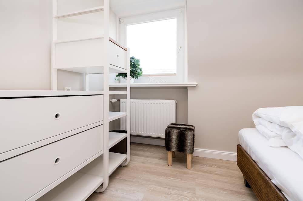 Ganze Wohnung, Geräumige, helle Ferienwohnung in ruhiger Lage im 1. Og in Wenningstedt in Wenningstedt, Sylt