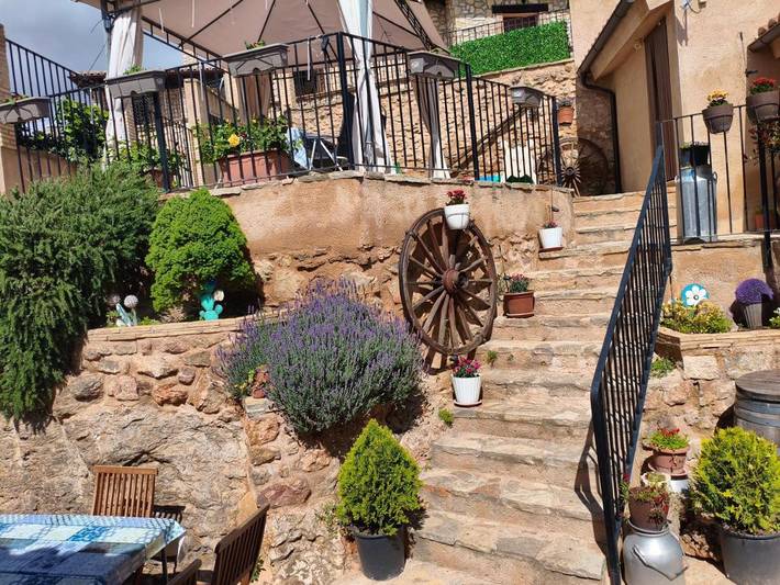 Casa rural para 8 personas, con piscina para niños además de jardín y vistas, Se admiten mascotas en Comarca de Teruel - 2
