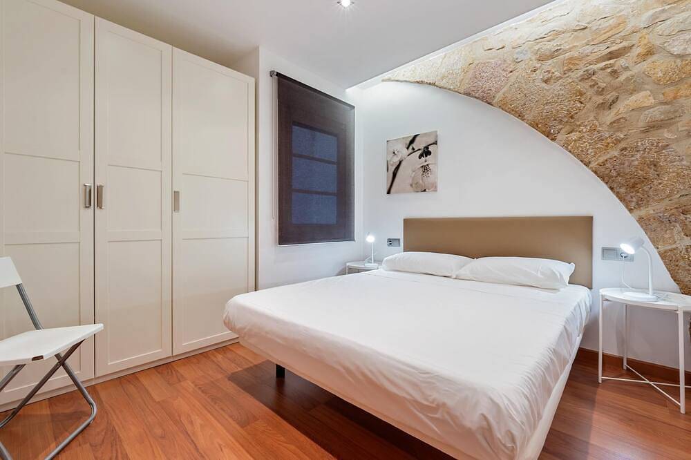 Entire apartment, Apartment with privileged view of Plaza Mayor in Montblanc (Spain), Tarragona Province