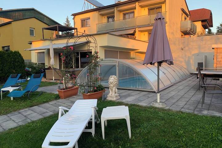 Ferienwohnung für 5 Personen, mit Balkon und Sauna sowie Garten und Pool, mit Haustier am Klopeiner See
